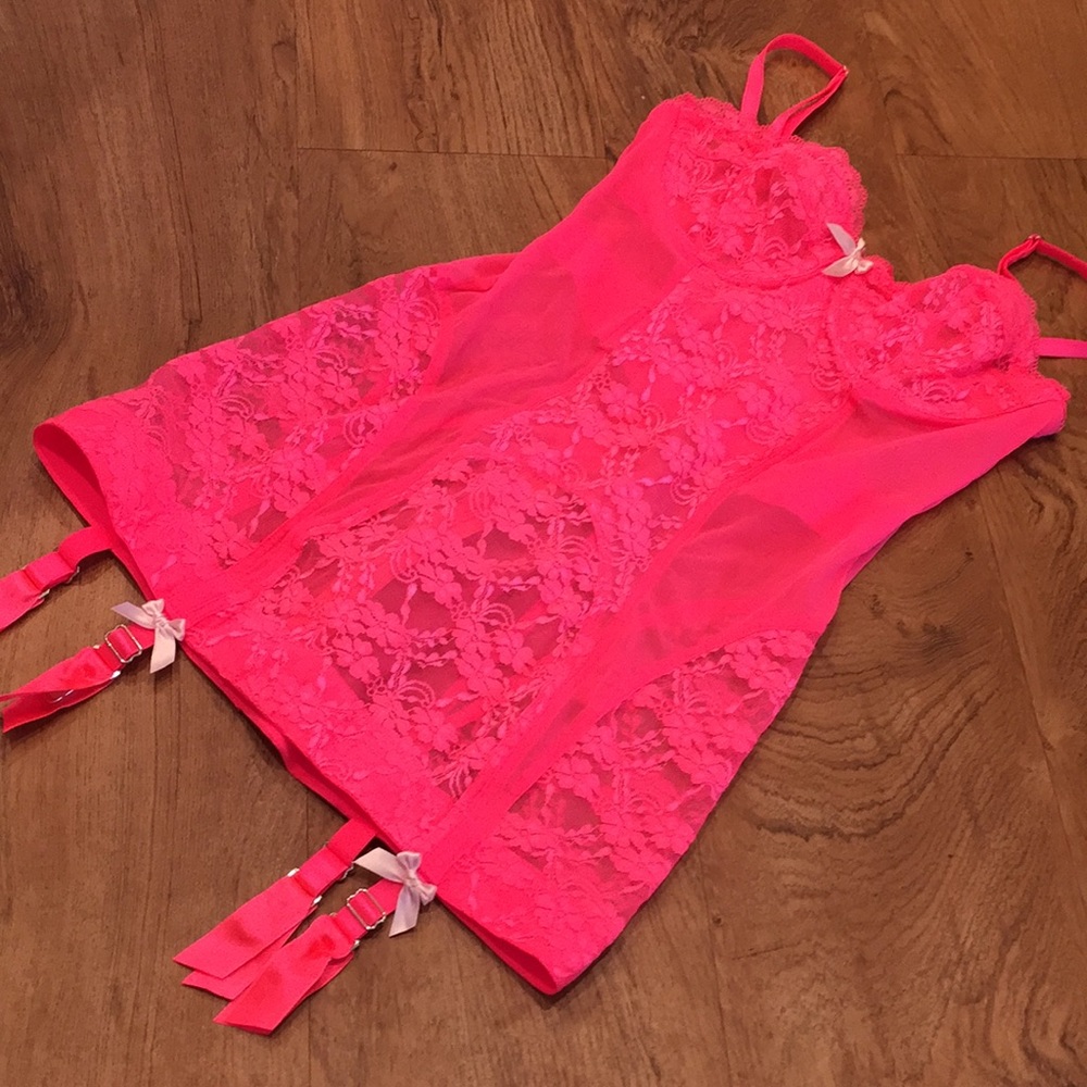 Victoria's Secret lace, pink, zip up corset! 😍
